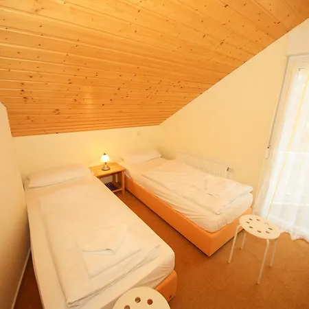 Prázdninový dům Doppelhaushaelften Im Duenenweg Baabe